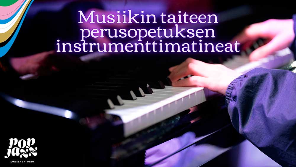 Musiikin taiteen perusopetuksen instrumenttimatineat, kuvassa pianistinkädet soittamassa pianoa.